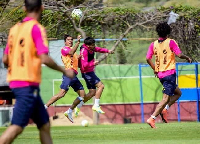 Entrenamiento de la UD LAS PALMAS en Barranco ...