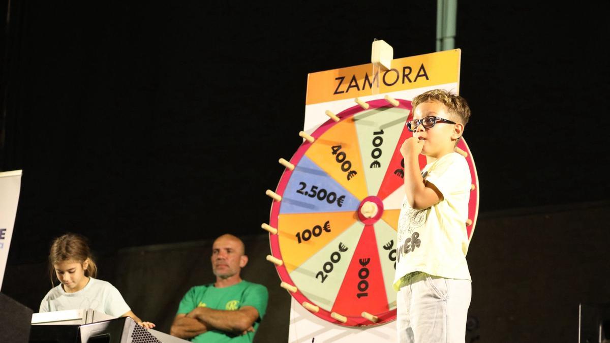 VÍDEO | Sorteo de cheques para gastar en las tiendas locales - Día del Comercio de Zamora