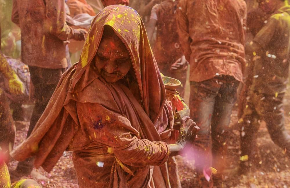 La India da la bievenida a la primavera con el tradicional festival Holi