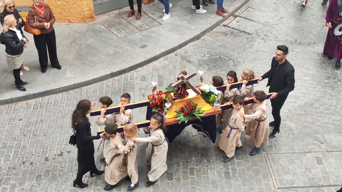 Orihuela adelanta su Semana Santa con las procesiones infantiles
