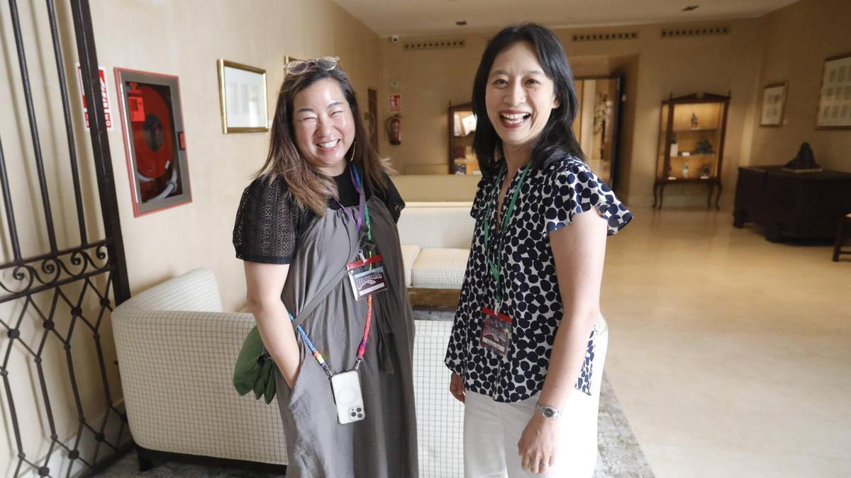 A. Y. Chao (izquierda) y Fonda Lee (derecha), en Avilés.