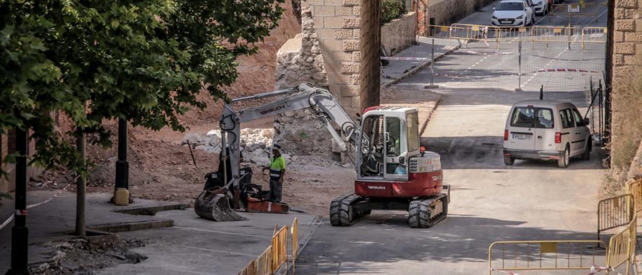 Las obras en el puente de las Paulas, un punto conflictivo de la actuación que ha obligado a desviar el tráfico de forma