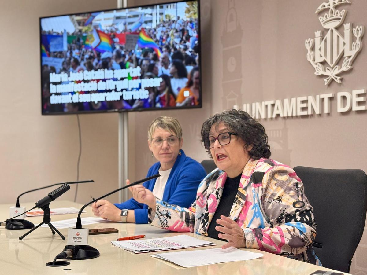 Papi Robles y Lluïsa Notario, concejalas de Compromís, en rueda de prensa