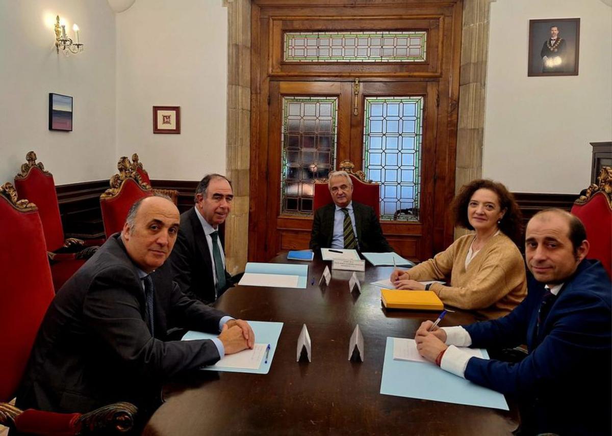 Por la izquierda, Javier Mendoza, Benigno Villarejo, Jesús María Chamorro, Encarnación Losa y Marcos Óscar Martínez, ayer.