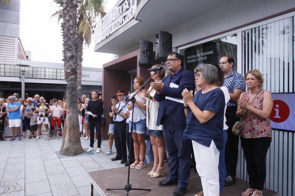 Concentració per condemnar l'agressió sexual múltiple a una turista a Platja d'Aro