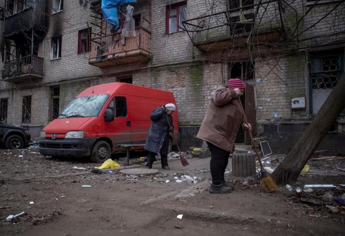 Últimas imágenes de la guerra con frio, destrucción y incerteza en Ucrania