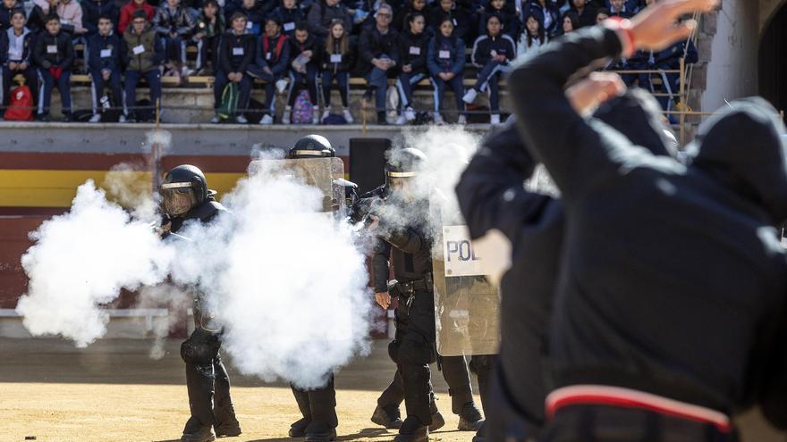 Exhibición de Unidades Especiales de la Policía Nacional en la Plaza de Toros de Alicante