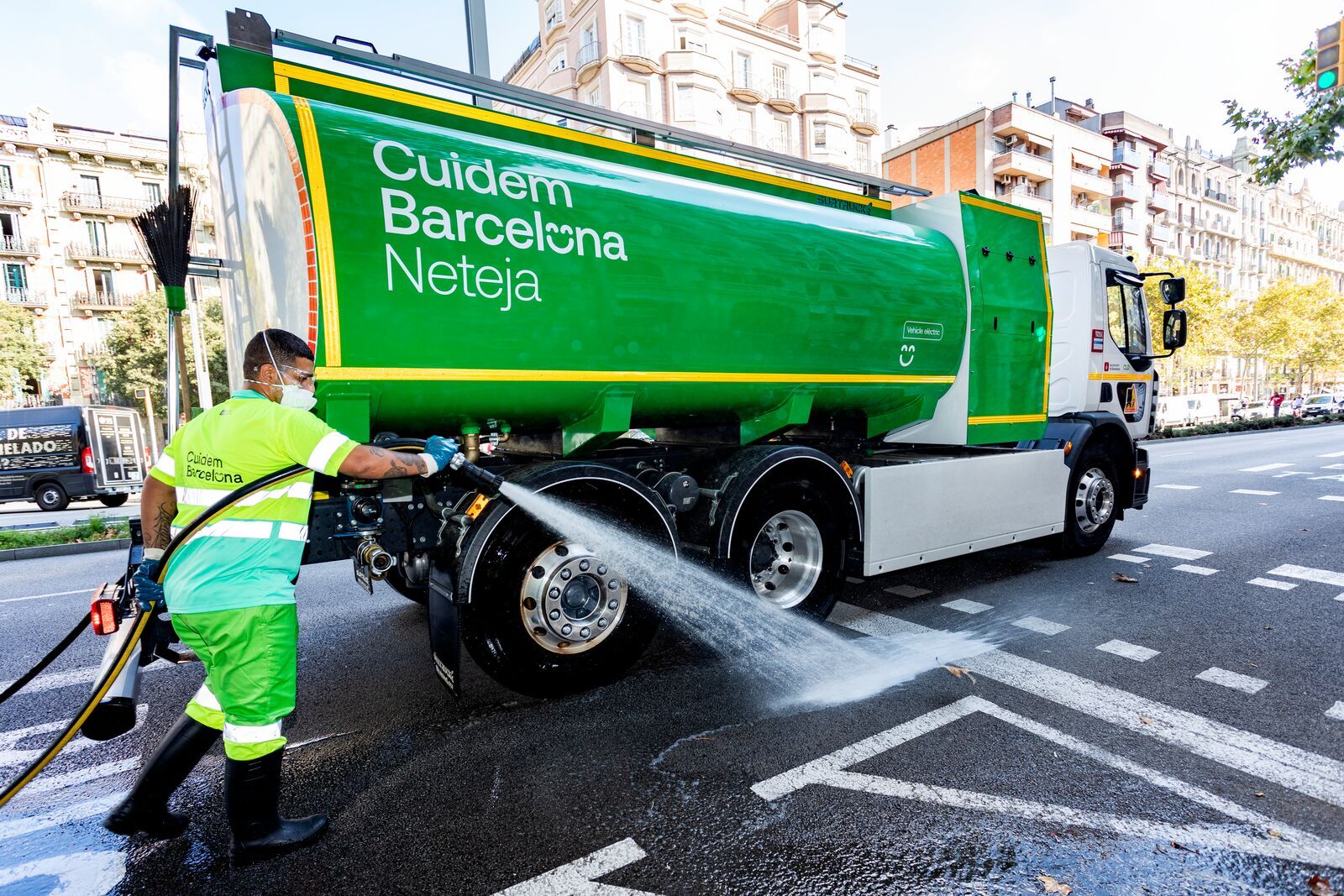Nuevos equipos y vehículos del nuevo contrato de Barcelona para la limpieza de las calles.
