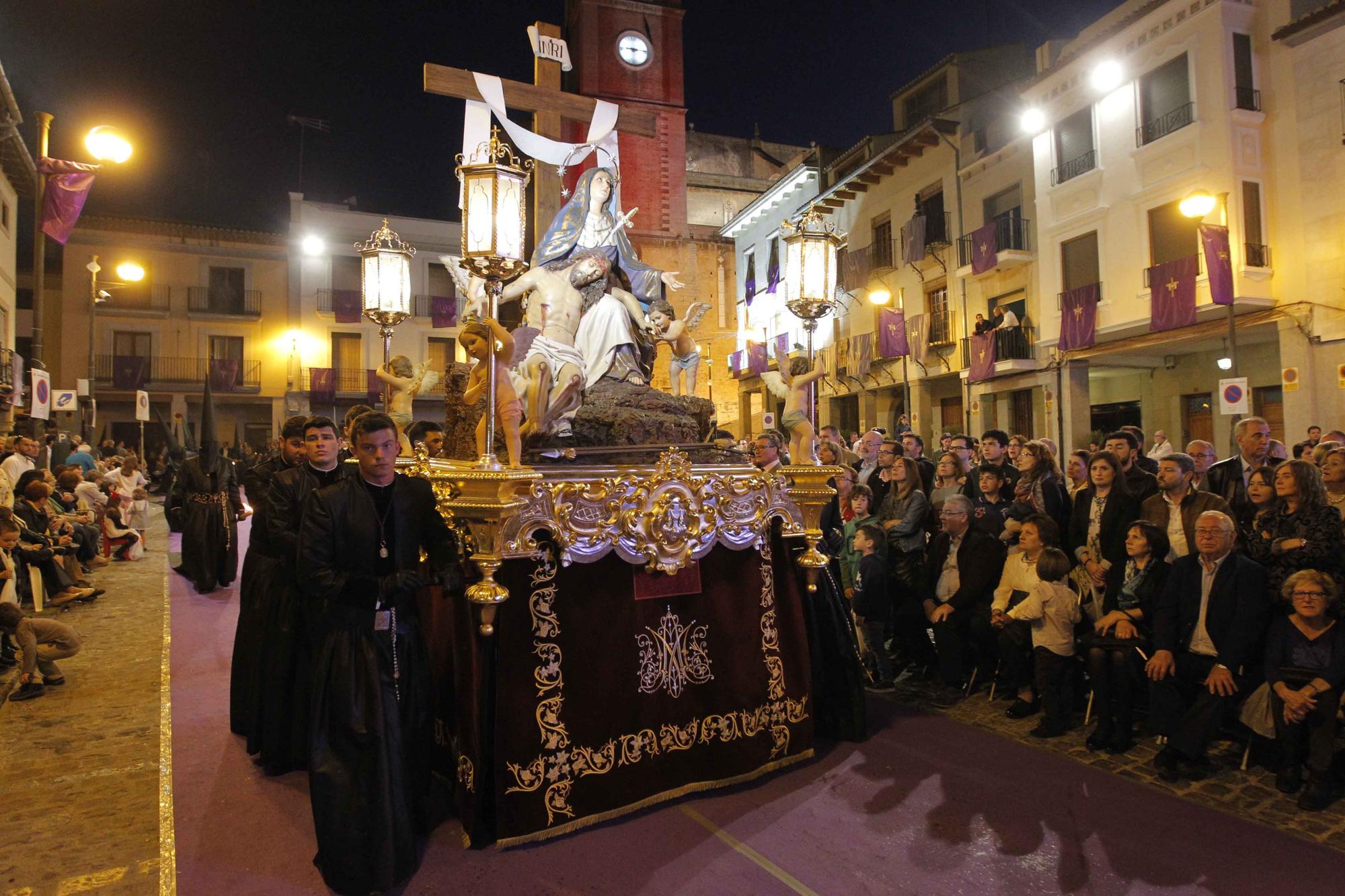 Rememora las últimas procesiones de Viernes Santo en Sagunt.