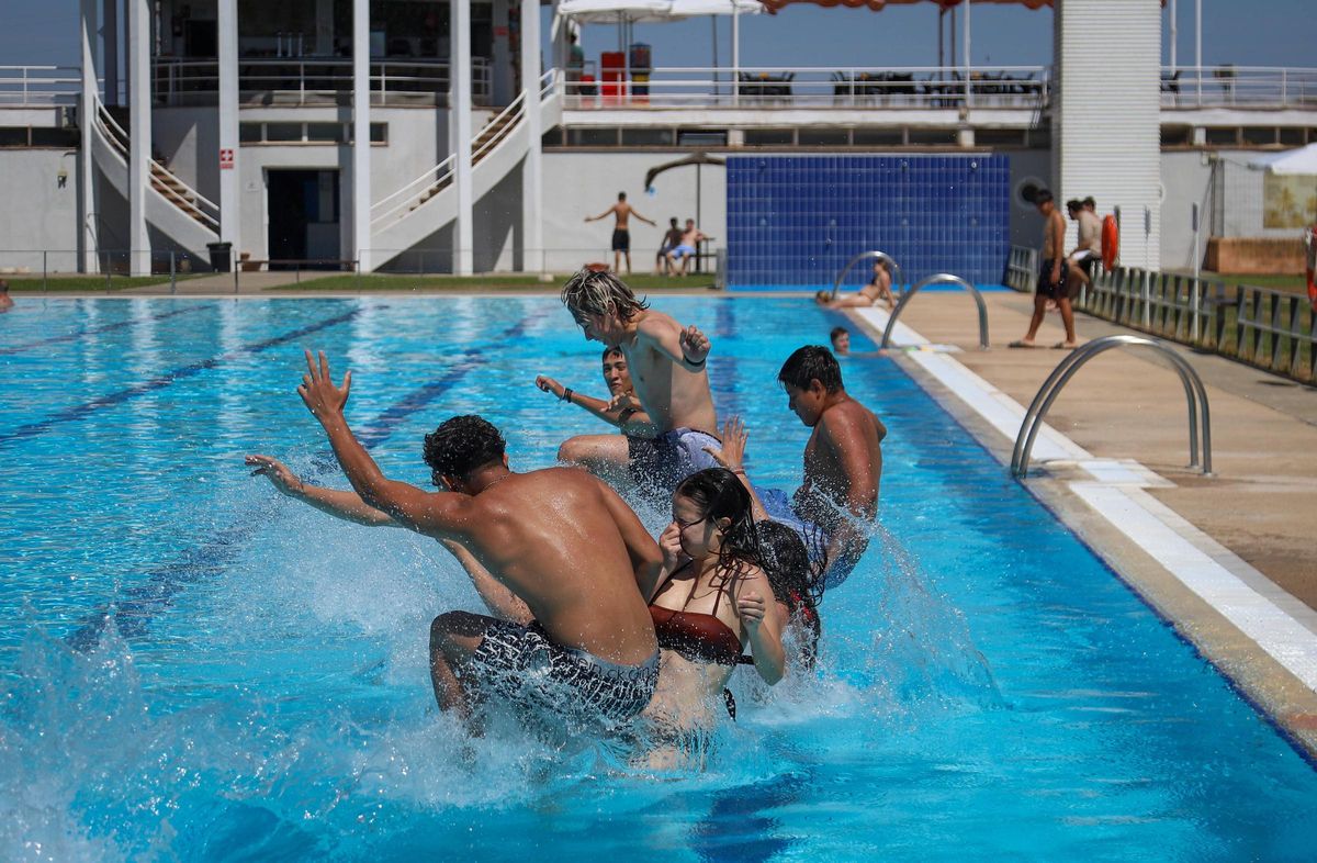Fotogalería | Abren sus puertas las piscinas de Badajoz
