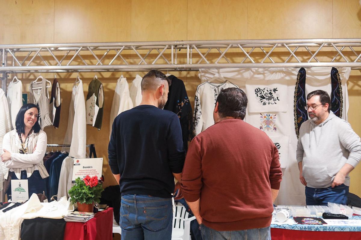 Foro de artesanos para la indumentaria tradicional