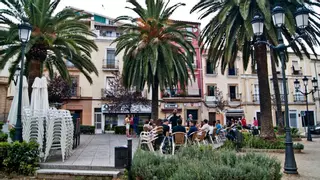Al menos tres patrullas de la Policía Nacional actúan en una pelea en la plaza de la Concepción de Cáceres