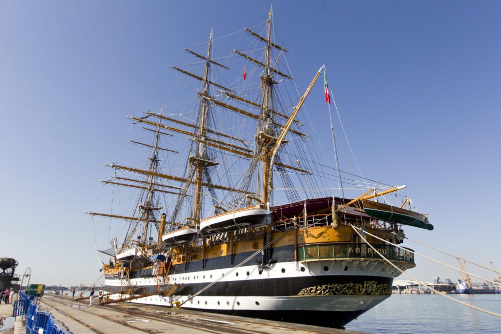 El buque italiano Amerigo Vespucci visita Valencia