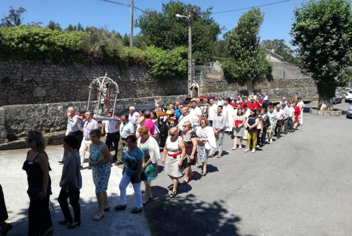 Una procesión del Carmen en la parroquia de Ardán (Marín).   | //  S.A.