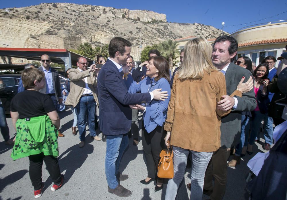 Casado propone en Alicante que todas las oposiciones se desarrollen en castellano.