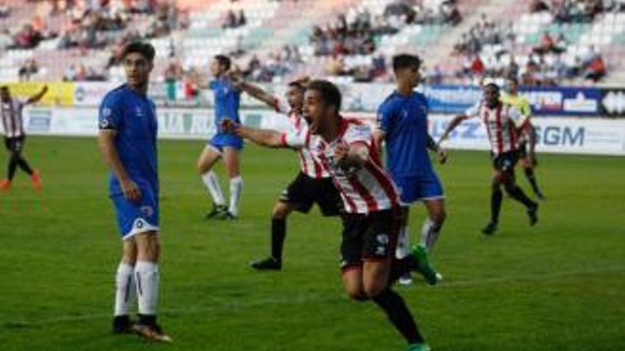 Encinar se va cedido al Rápido de Bouzas tras renovar con el Zamora CF