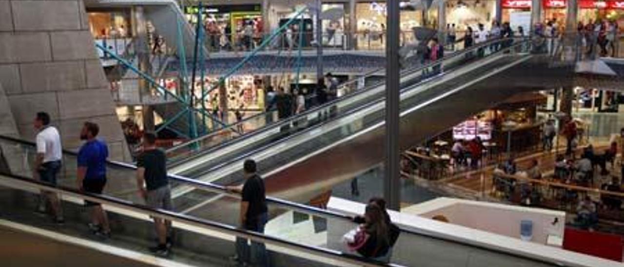 Interior del centro comercial El Saler, que ha pasado a ser propiedad de Merlin.