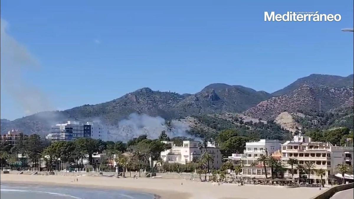 Nuevo incendio en Castellón: El fuego afecta a una parcela rodeada de viviendas en Benicàssim