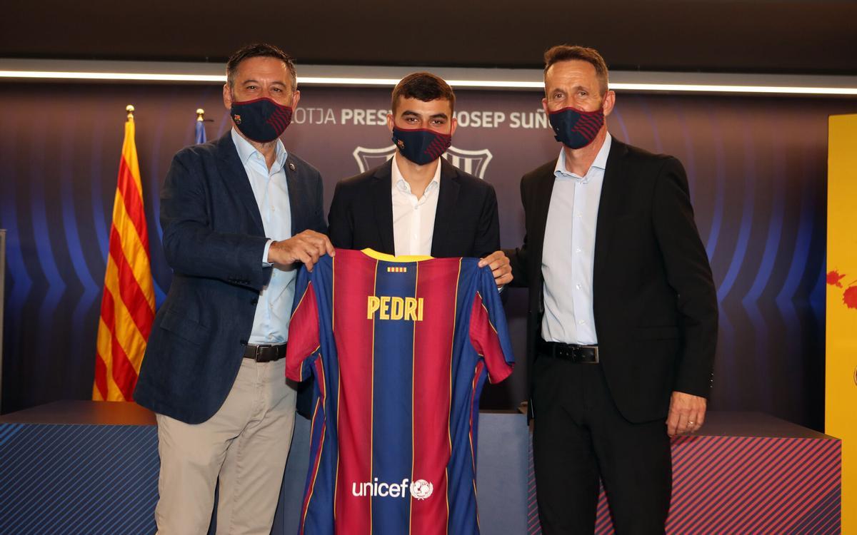 Ramon Planes en la presentación de Pedri con el Barça.