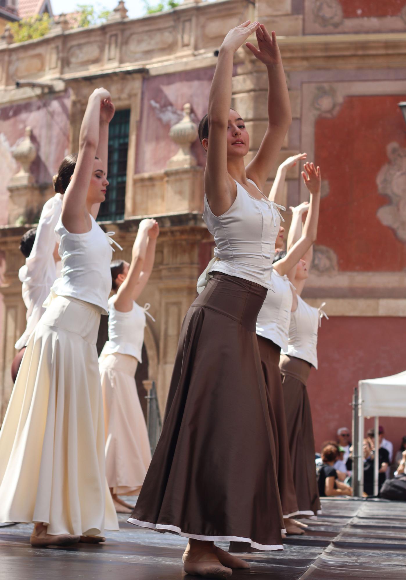 Exhibición de danza en la plaza Belluga de Murcia