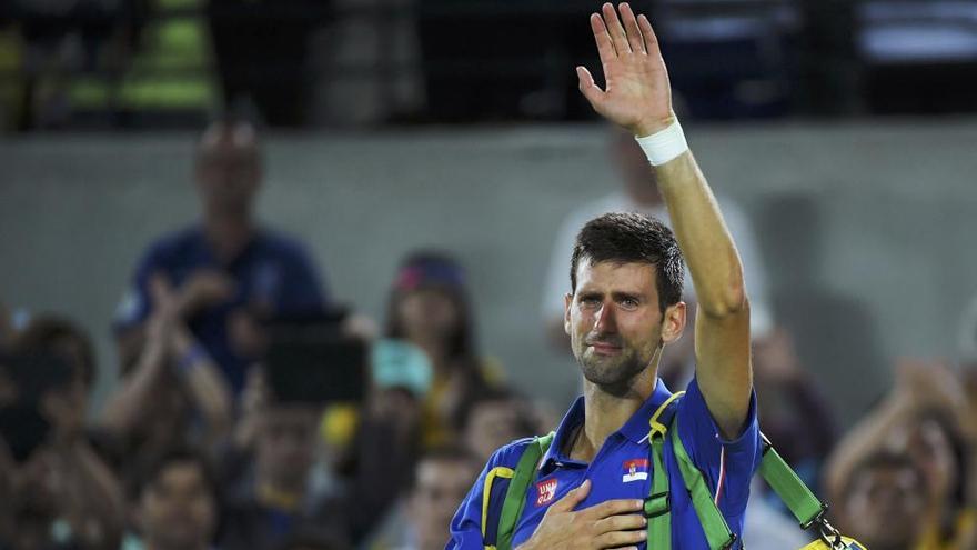 Djokovic no puede evitar las lágrimas tras caer en Río 2016.