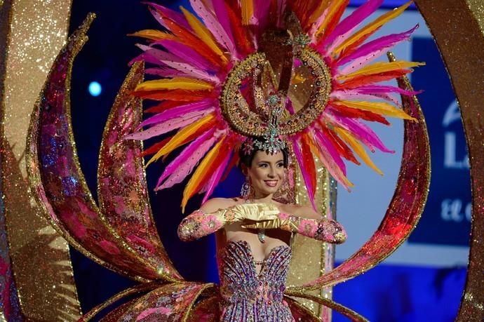 21-02-2020 LAS PALMAS D GRAN CANARIA. Elección de la Reina del Carnaval - 9 CENTRO COMERCIAL LA BALLENA presenta a Paula Dolores Ocampo Lorenzo con la fantasía Iridiscencia, diseño de Alberto Robaina Gran Canaria Diseños.