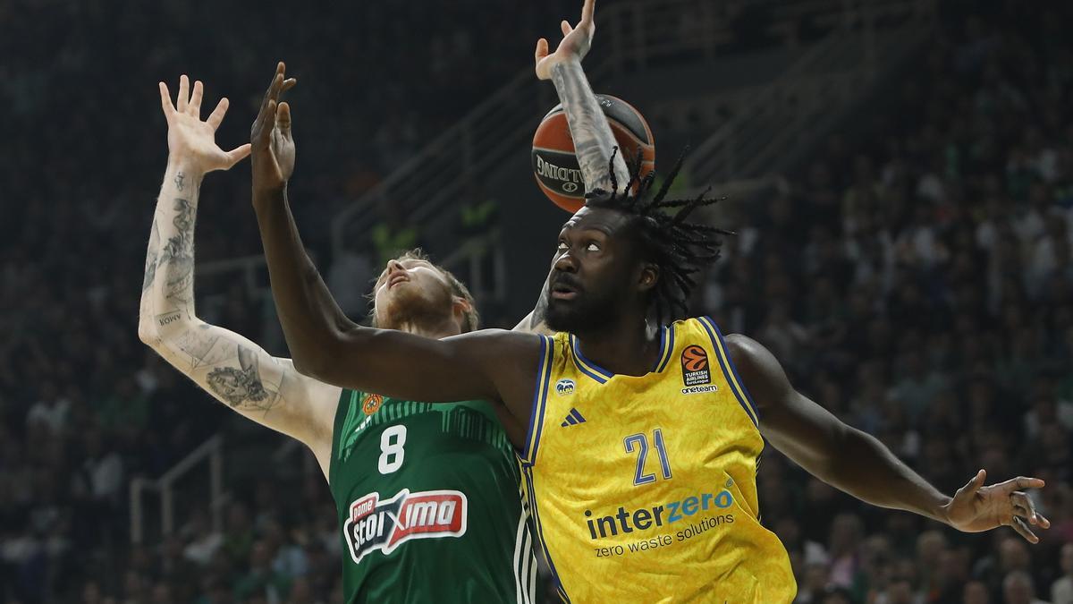 Khalifa Koumadje, durante un ecuentro de Euroliga con el Alba Berlín