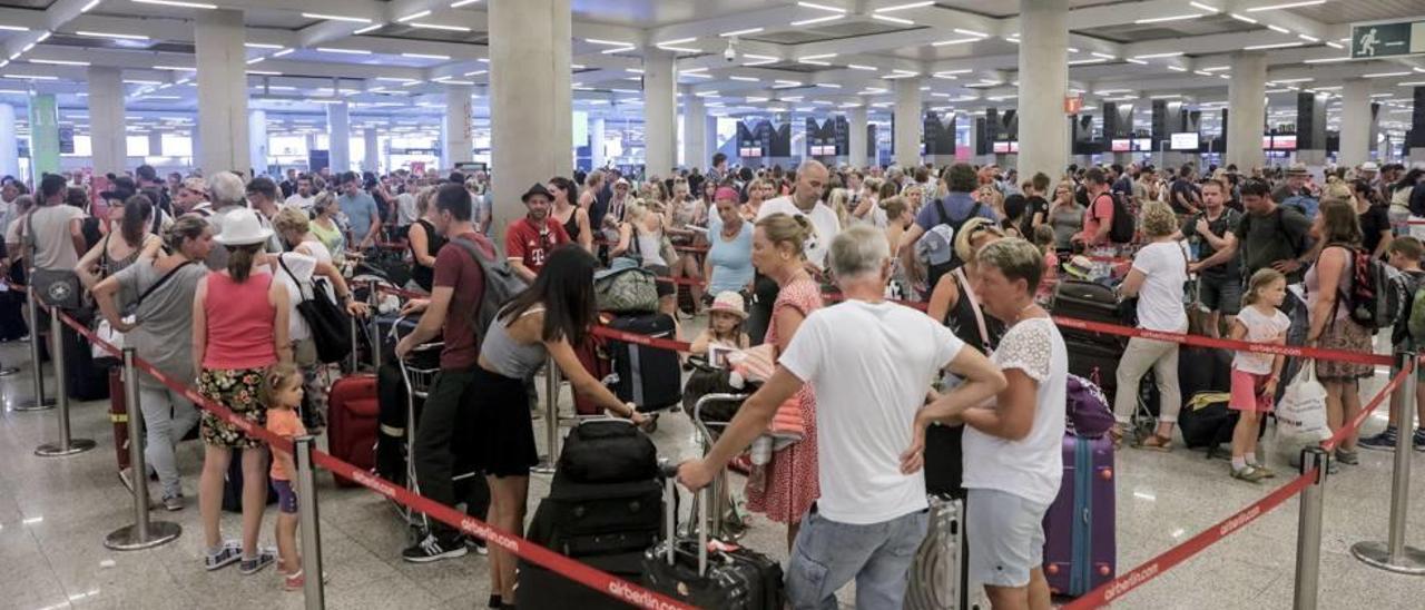 Pasajeros en el aeropuerto de Son Sant Joan afectados por retrasos aéreos