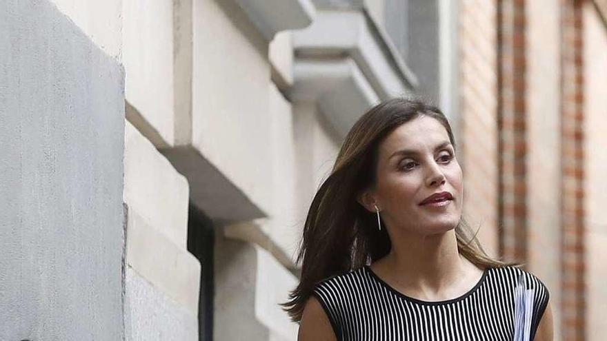 Doña Letizia &quot;planta&quot; a Macron para volver a casa