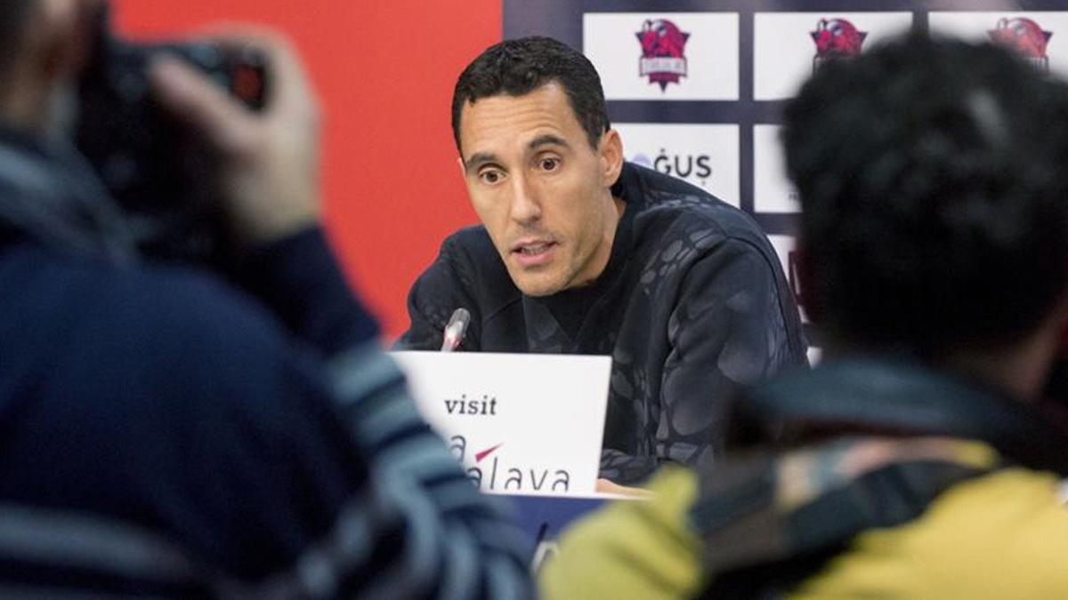 Prigioni explicó en una rueda de prensa los motivos de su retirada