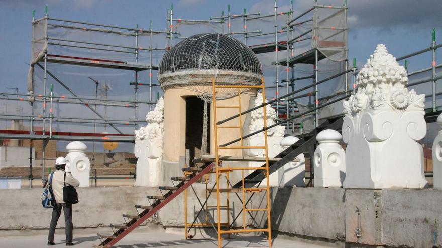 Les obres de restauració de l’edifici van començar el 2004 i estan aturades. | SANTI COLL