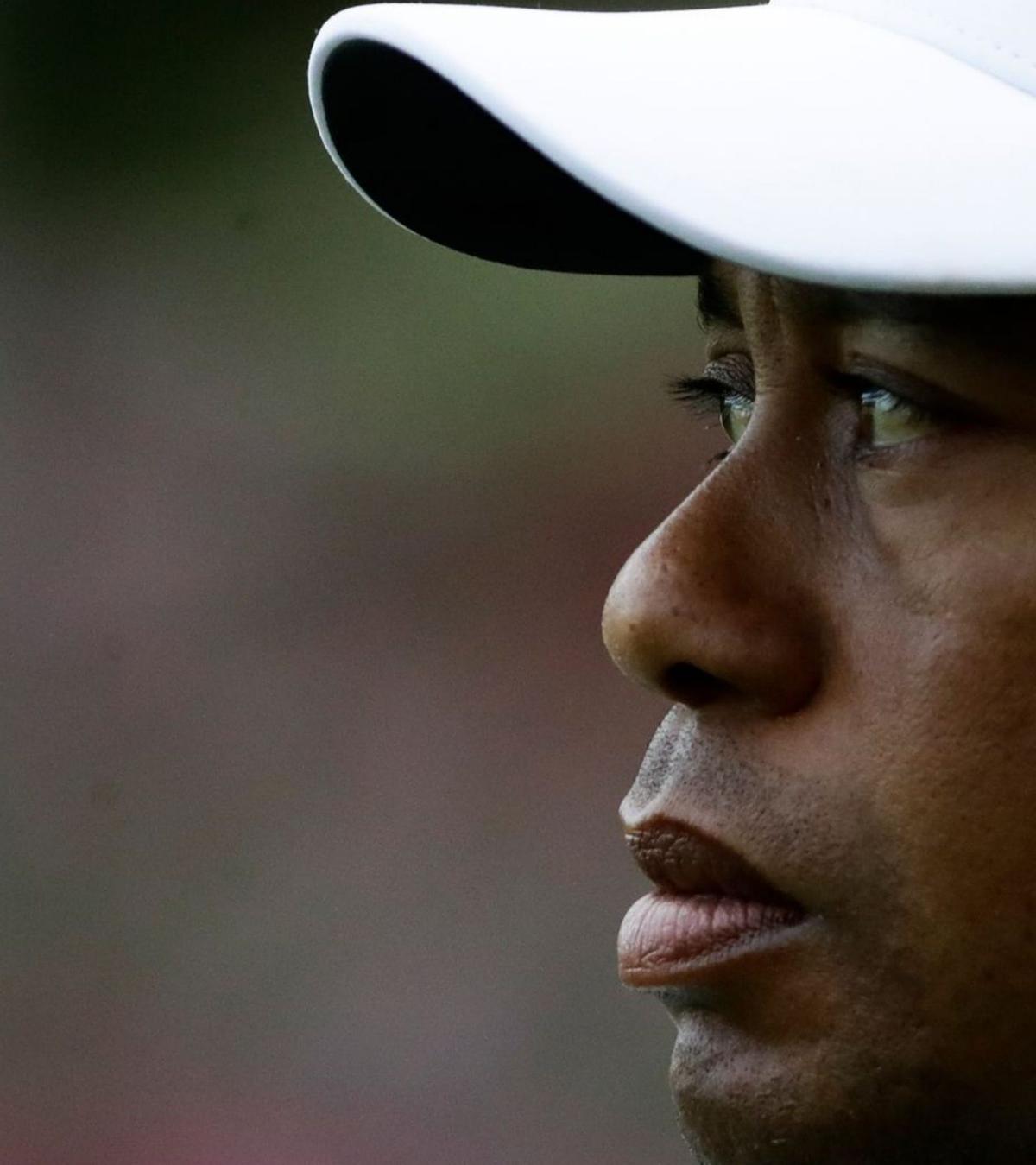 Tiger Woods fa  50 anys entre cops  i urpades de la vida
