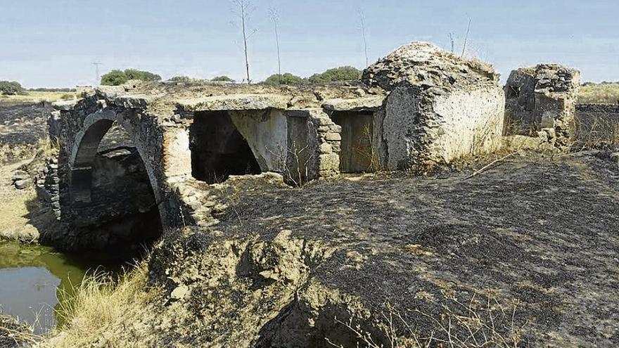 Piden acelerar los trámites para salvar la ermita de San Jorge tras el incendio