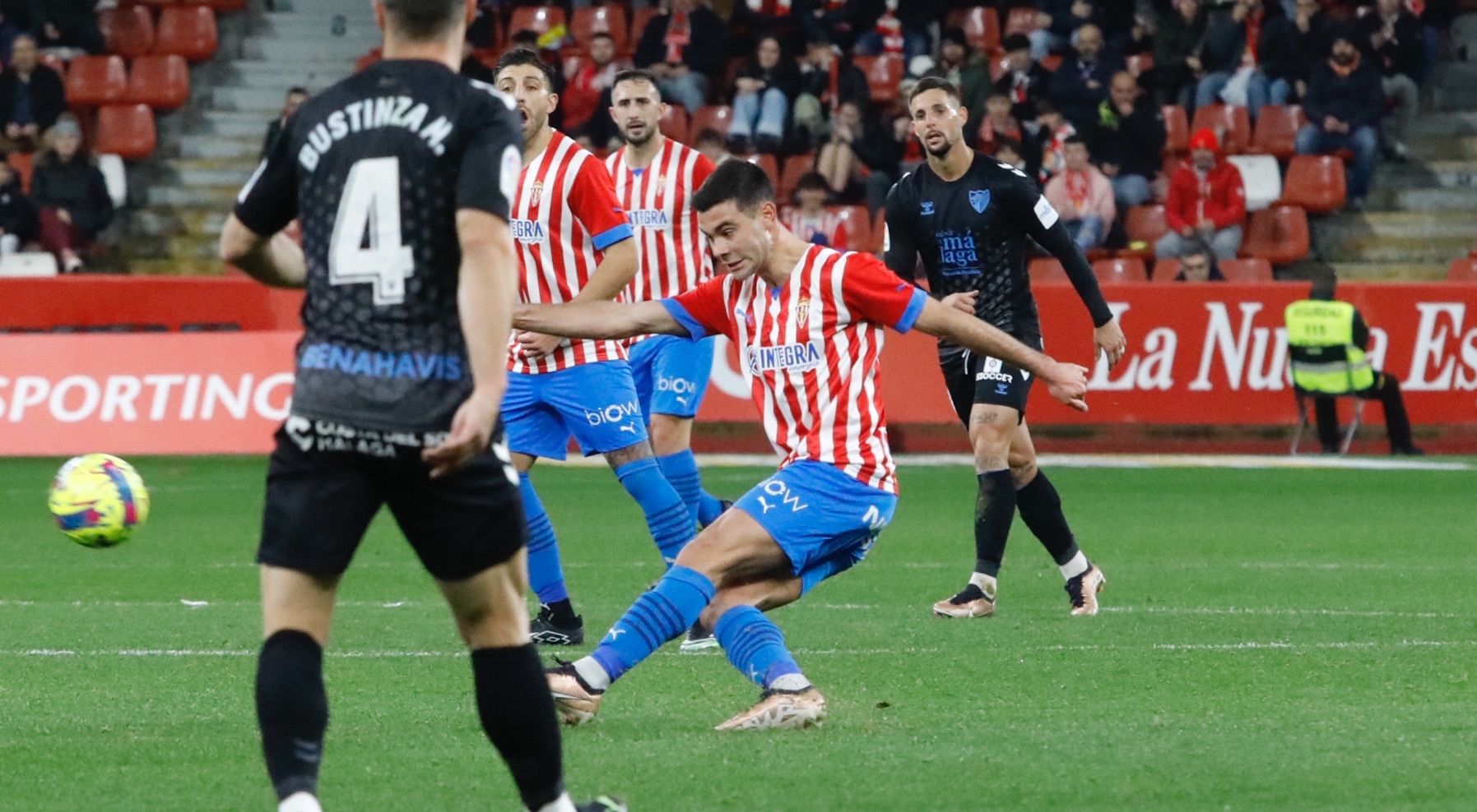 En imágenes: Así fue el Sporting-Málaga disputado en El Molinón