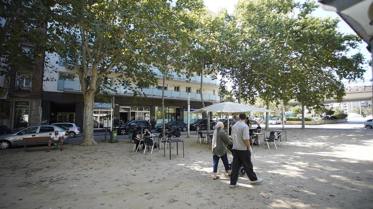 La plaça poeta Marquina de Girona, a la qual se li vol restituir el seu nom original per "plaça del Carril".