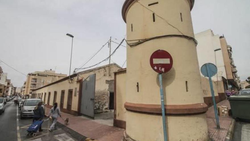 Agamed hará su nueva sede en el antiguo cuartel de Torrevieja con el rechazo de PP y Ciudadanos