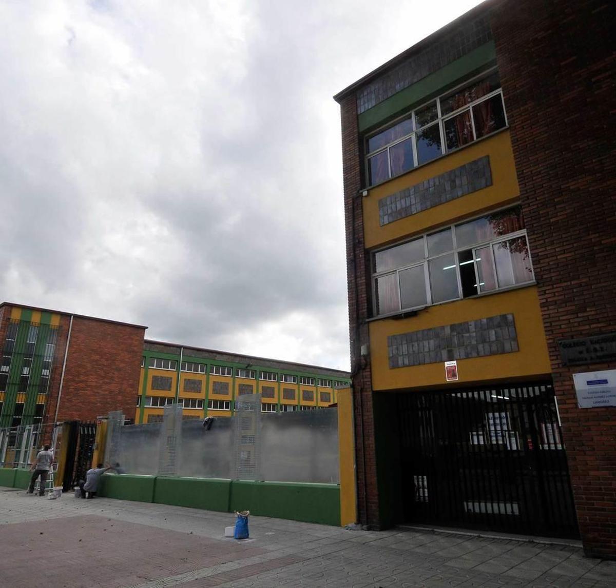 El colegio Eulalia Álvarez cambia el cierre perimetral del centro