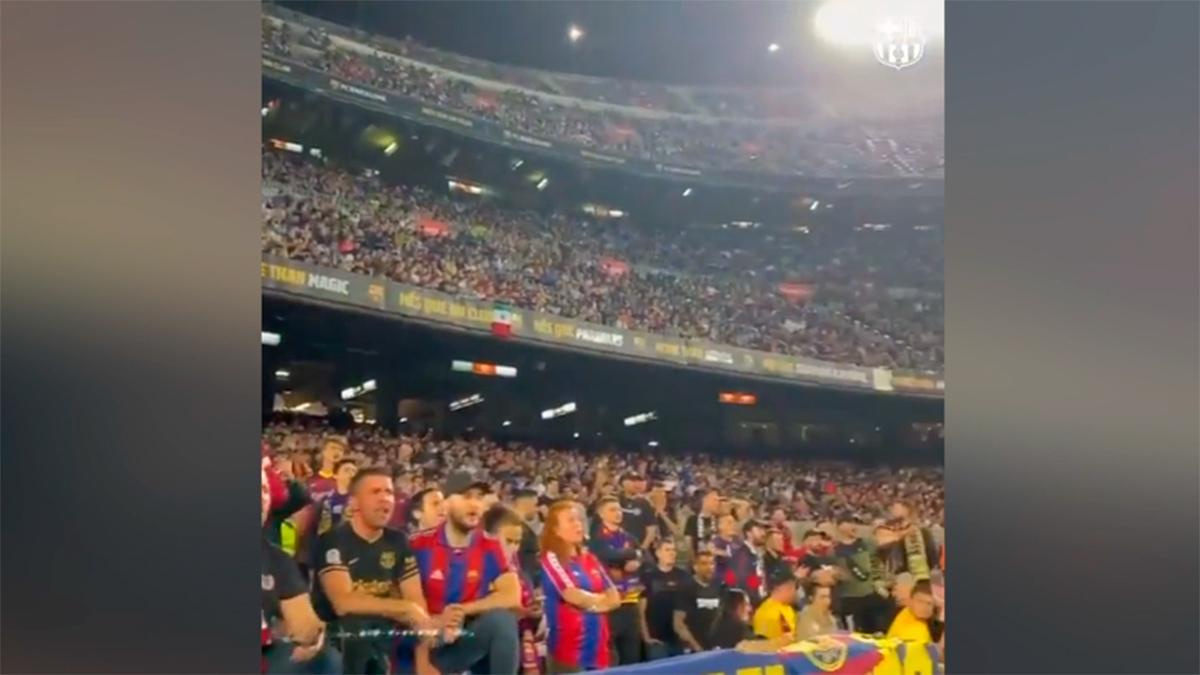 ¡Araujo, siempre querido en el Camp Nou! Así le ha apoyado la afición tras salir evacuado en la ambulancia