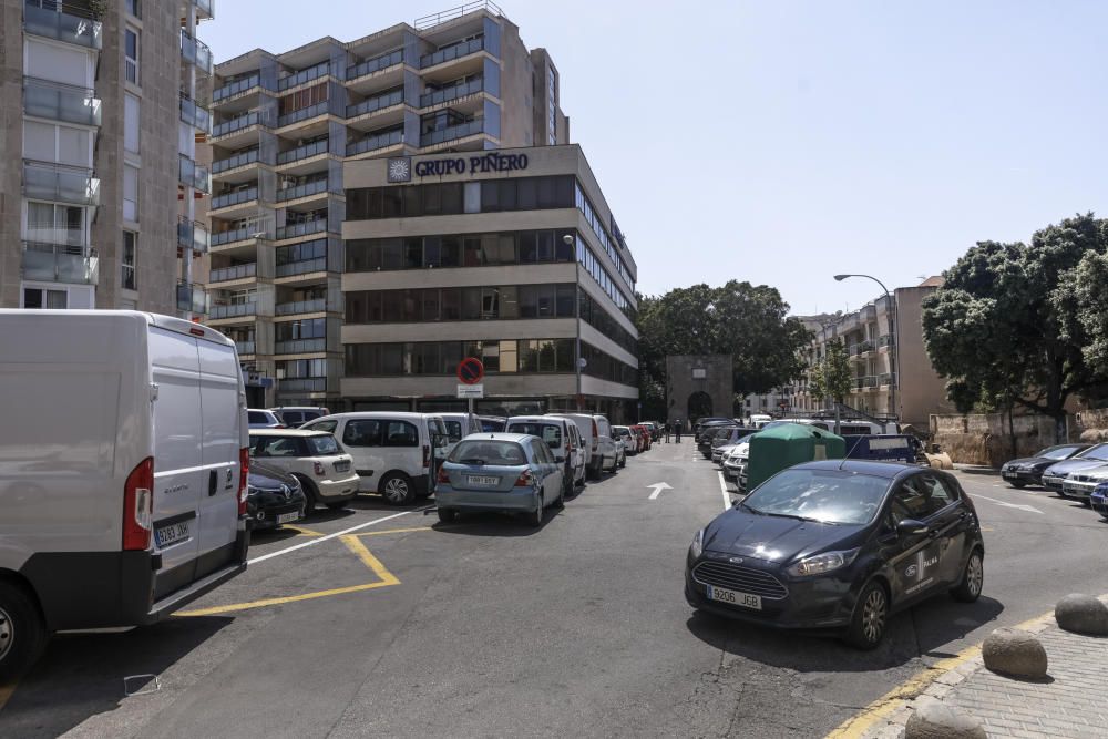 Falta de plazas de aparcamiento en El Terreno