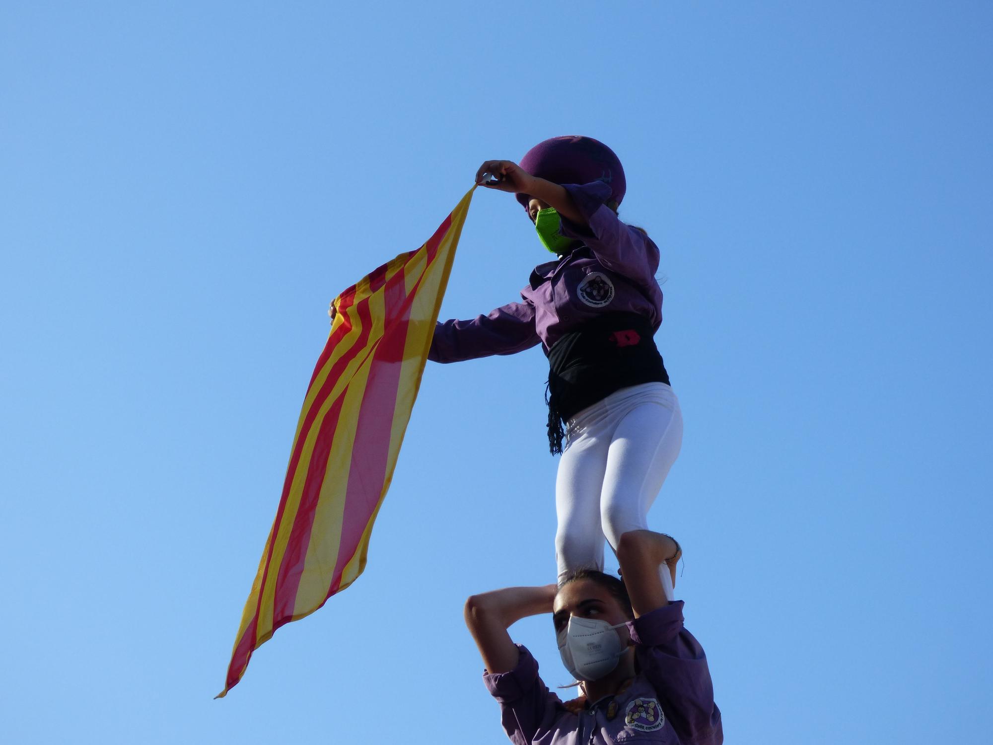 La Colla Castellera de Figueres ha celebrat els seus 25 anys amb un pilar de quatre, la primera actuació des d'abans de la pandèmia