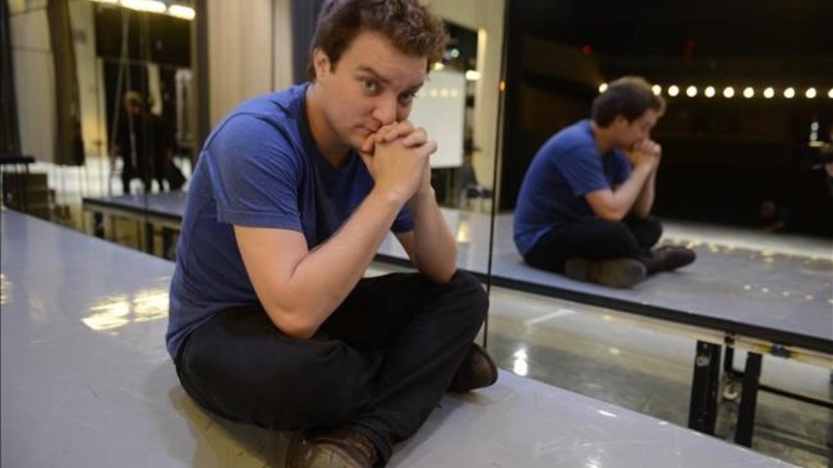 El actor Pol López, en el teatro Poliorama.