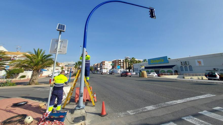 Torrevieja instala un semáforo en el punto de la avenida de Desiderio Rodríguez donde se han producido varios accidentes
