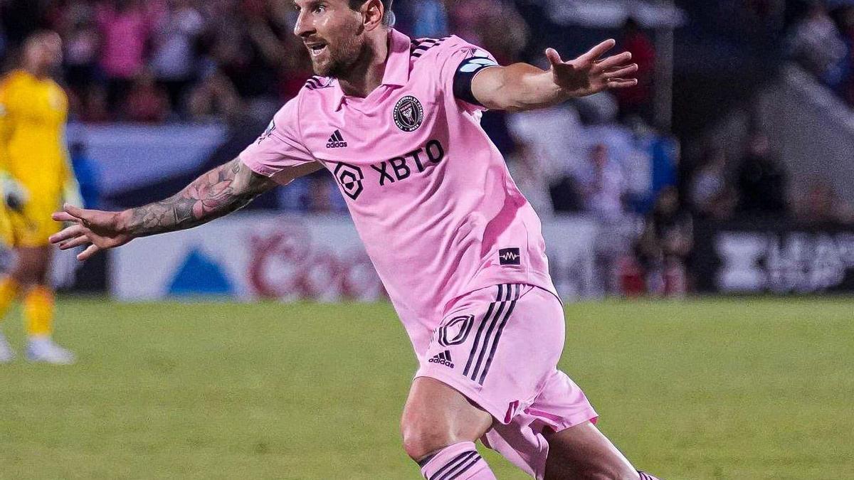 Leo Messi empata el partido con un golazo de falta