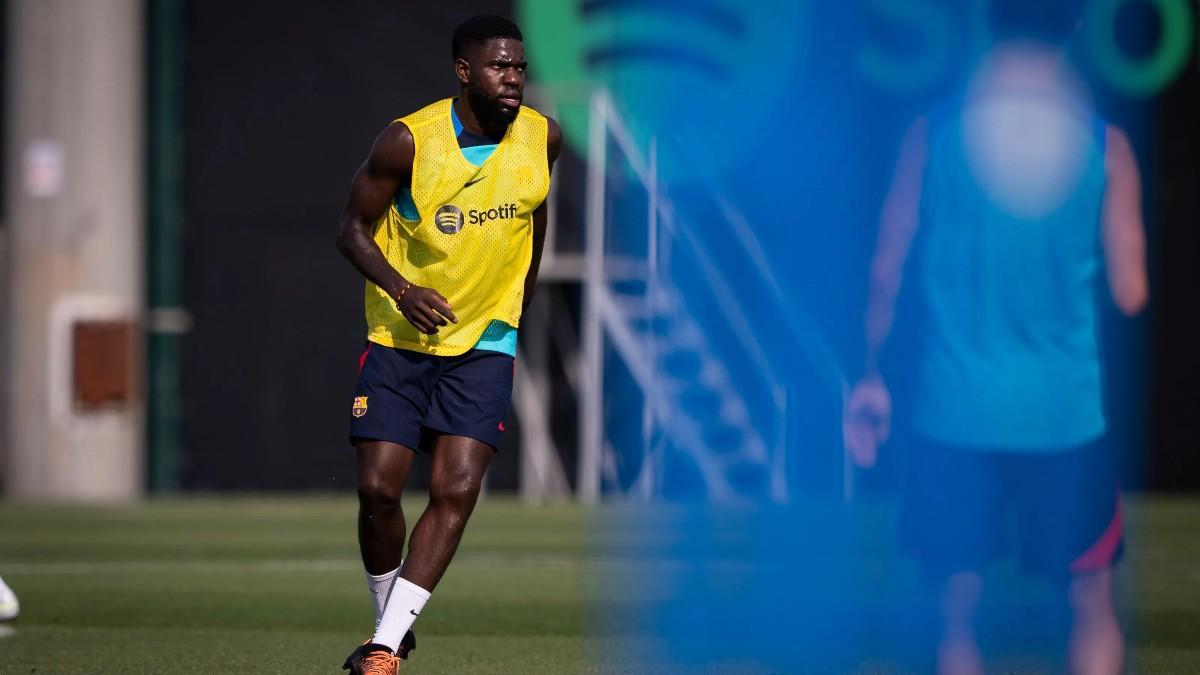 Se le busca una salida a Umtiti