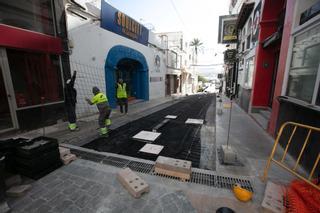 Sant Antoni pavimenta la calle central del West para la pintura de Okuda