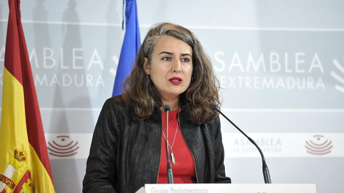 Irene de Miguel en la Asamblea de Extremadura.