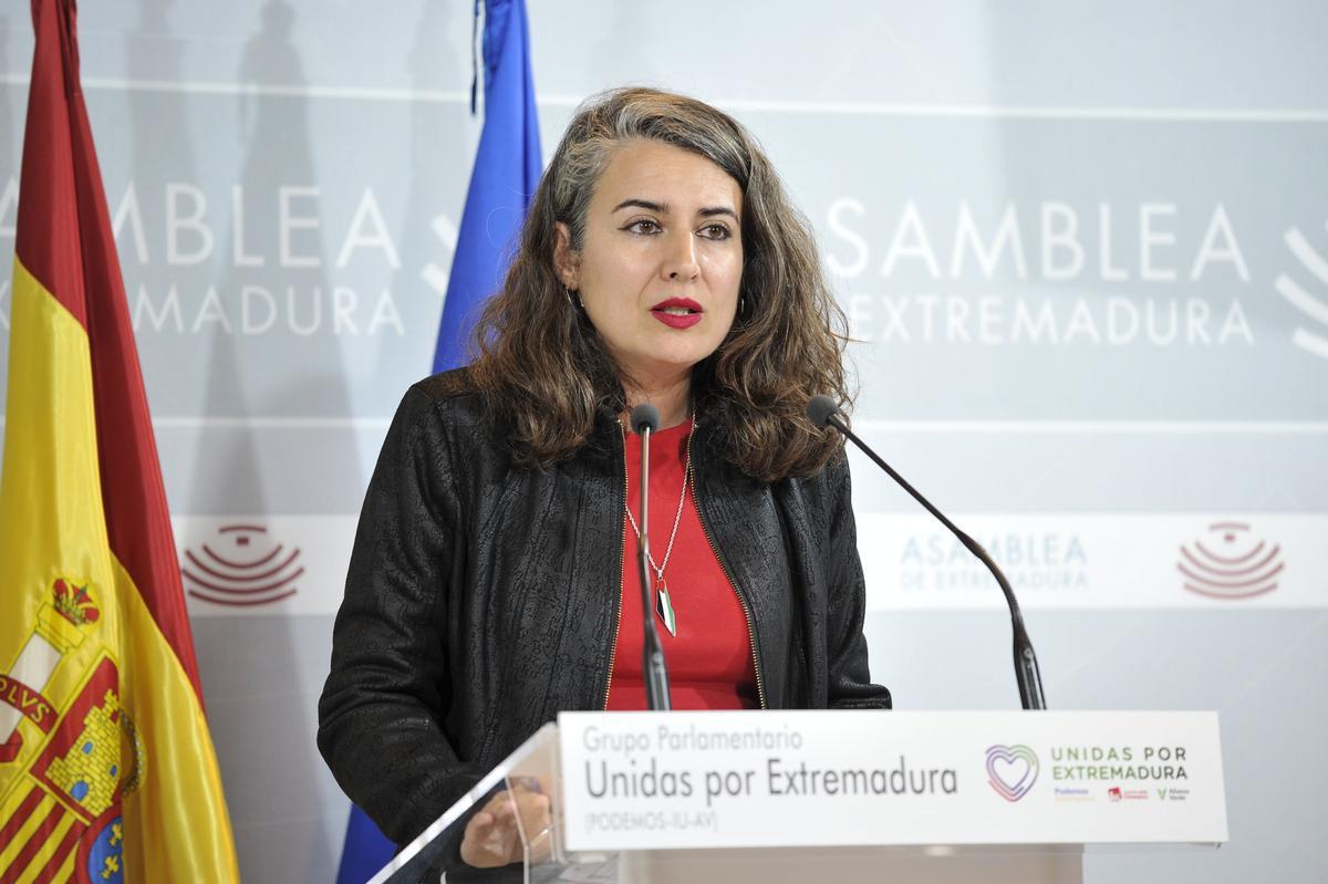 Irene de Miguel en la Asamblea de Extremadura.