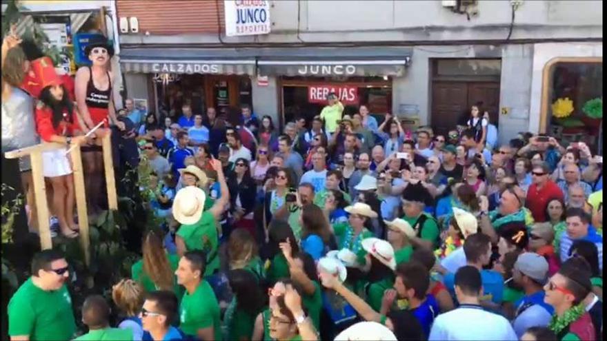 Toda la fauna festiva del Sella se echa a la calle