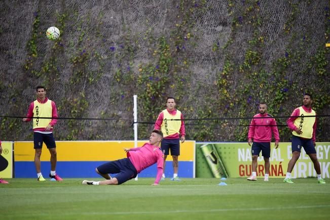 Entrenamiento UD LAS PALMAS en Barranco Seco ...