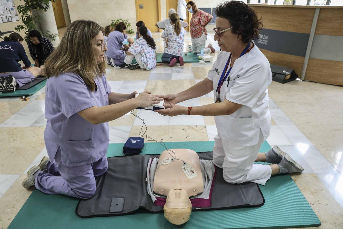 Celebración del Día Mundial del Paro Cardíaco en el Hospital de Sant Joan con un taller de RCP Celebración del Día Mundial del Paro Cardíaco en el Hospital de Sant Joan con un taller de RCP